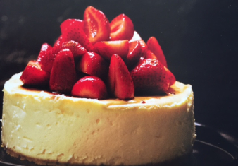 Baked cheesecake with Balsamic strawberries
