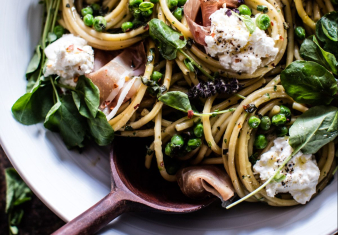 Spring pasta with Peas, Prosciutto and Burrata