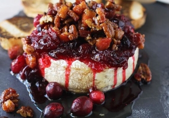 Baked Camembert with balsamic Cranberries