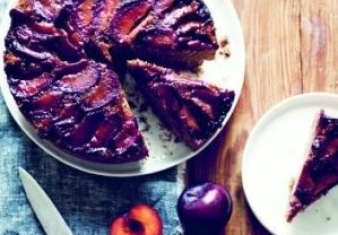 Chai-spiced Plum cake (vegan)