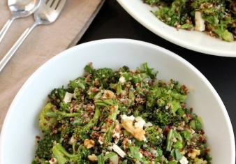 Healthy Broccoli salad with Quinoa and Almonds